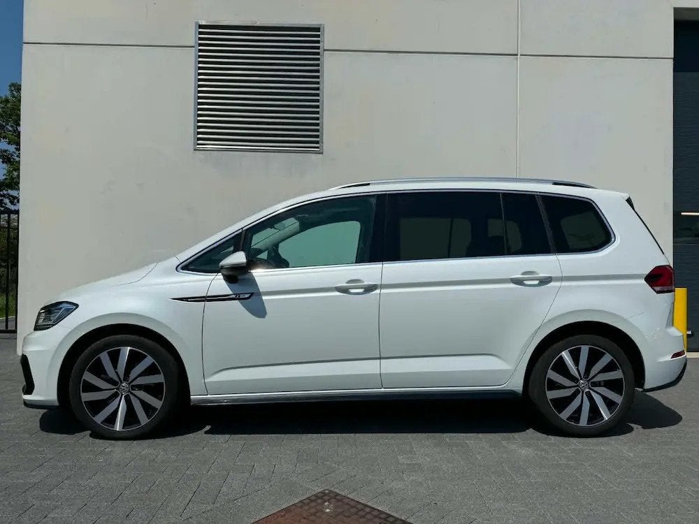 Volkswagen Touran 1.5TSI 150PK DSG R-LINE REAR CAMERA APP CO, Auto's, Volkswagen, Automaat, 4 cilinders, Beige, Leder