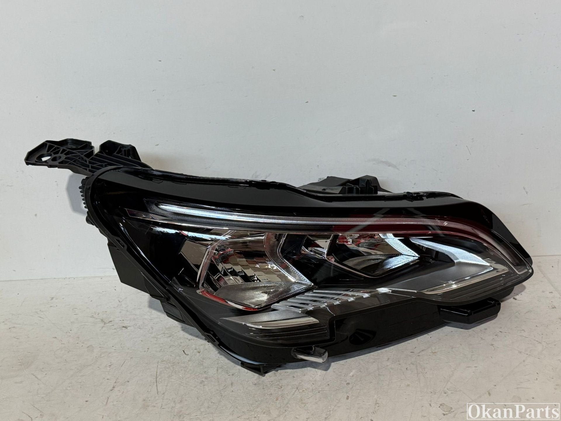 Phare droit LED pour Peugeot 3008 5008 II 9810478080, Utilisé