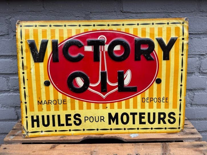Vintage Victory Oil Reclamebord