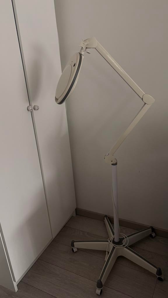 Loeplamp met wieltjes / vergrootlamp professioneel, Ophalen, Gebruikt, Loeplamp