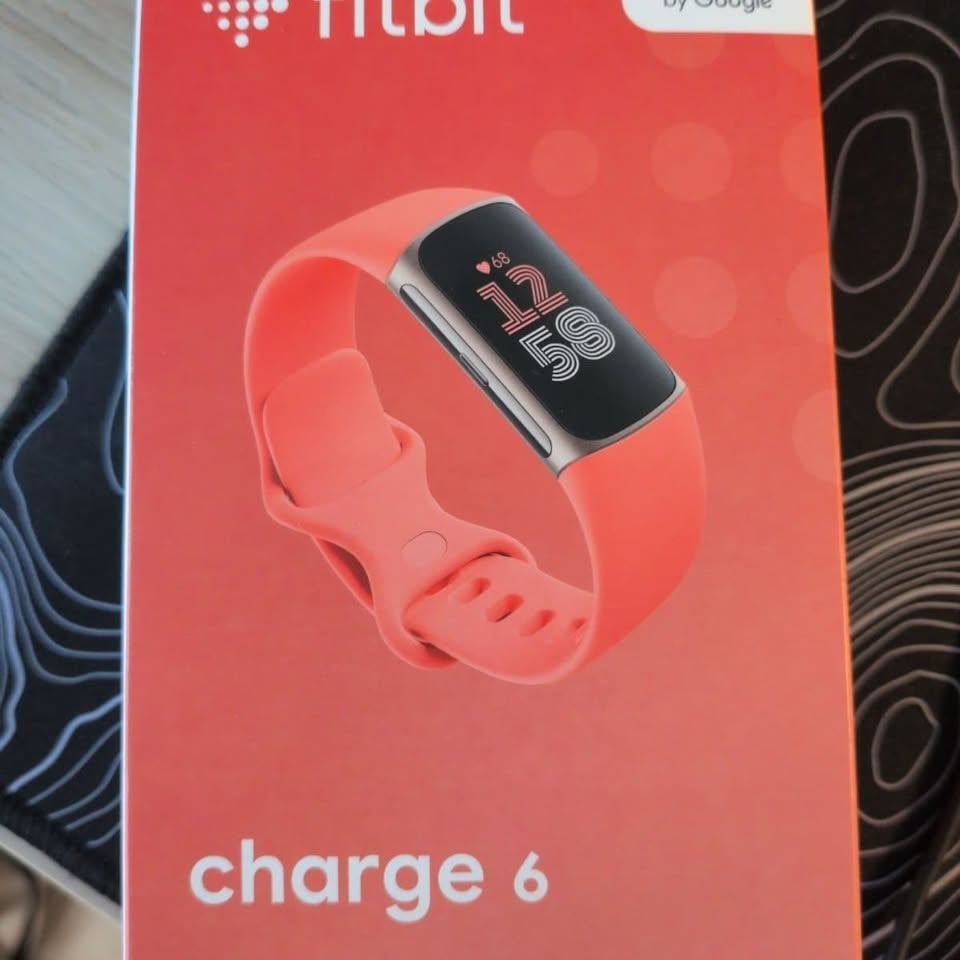 Fitbit Charge 6 Corail – NEUVE sous blister, Neuf, Étanche, Google, Enlèvement ou Envoi