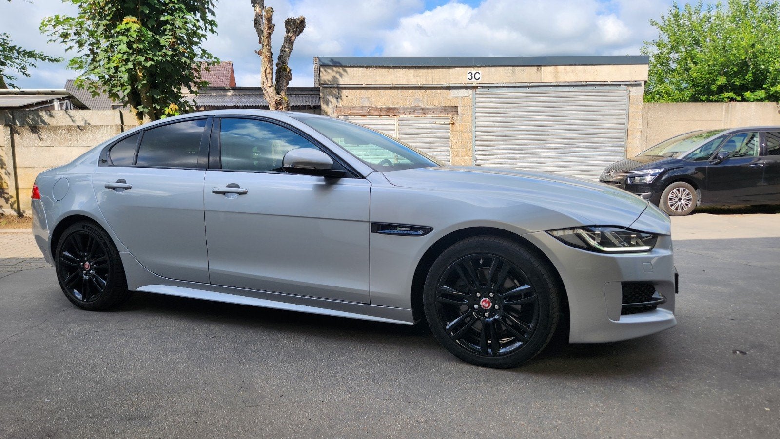 ❤️JAGUAR XE❤️2.0 D❤️R SPORT❤️2017❤ EURO6❤️ GEKEURD V.VERKOOP, Autos, Jaguar, Cuir, Argent ou Gris, Euro 6, Noir