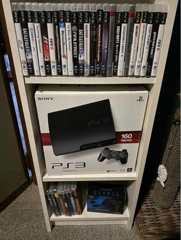 Boxed PS3 + 30+ games, Overige genres, Ophalen of Verzenden, Zo goed als nieuw, Gekoppelde computers
