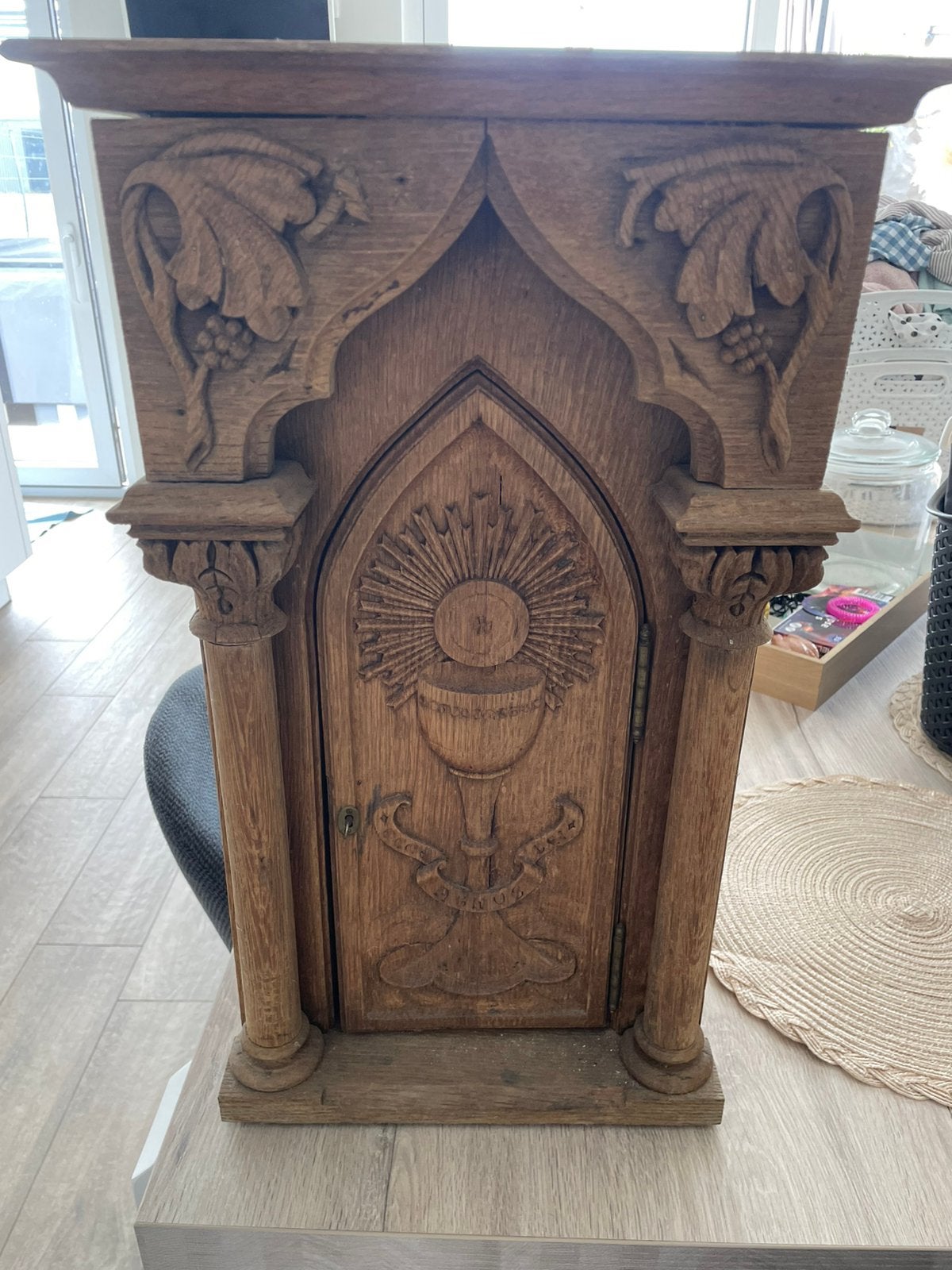 tabernacle liturgique néogothique en chêne sculpté, Enlèvement