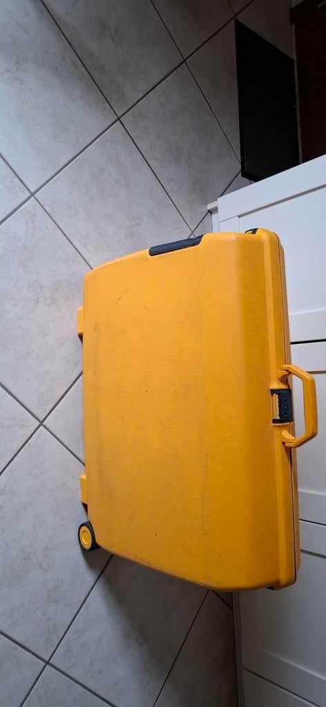 Samsonite, grote reis koffer
73 /62 /23
Samsonite valies, Handtassen en Accessoires, Ophalen