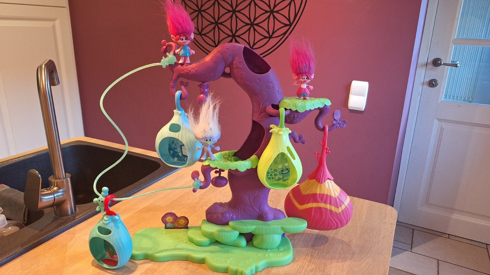 Grand Arbre des Trolls DreamWorks (Hasbro) + figurines et ca, Kinderen en Baby's, Ophalen, Gebruikt