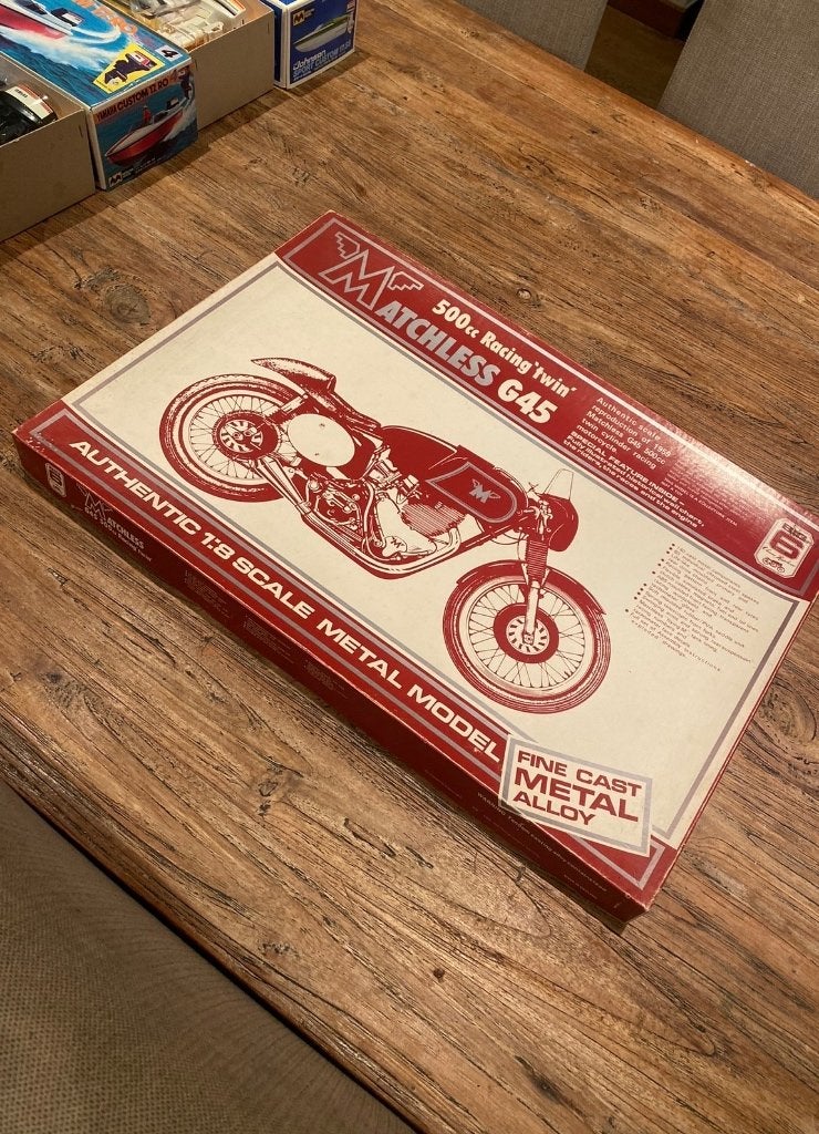 MATCHLESS G45 moto 1:8 modelbouw metaal, Enlèvement ou Envoi, Comme neuf, 1:32 à 1:50