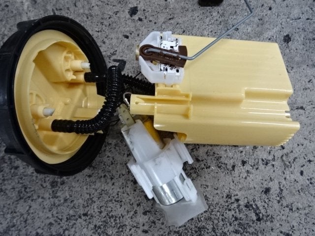 POMPE CARBURANT C Renault Clio IV (5R) (01-2012/08-2021), Autos : Pièces & Accessoires, Renault, Mevr. I. Hauben, Utilisé, Rue de l'Espoir 34 34
4030  GRIVEGNÉE, BE