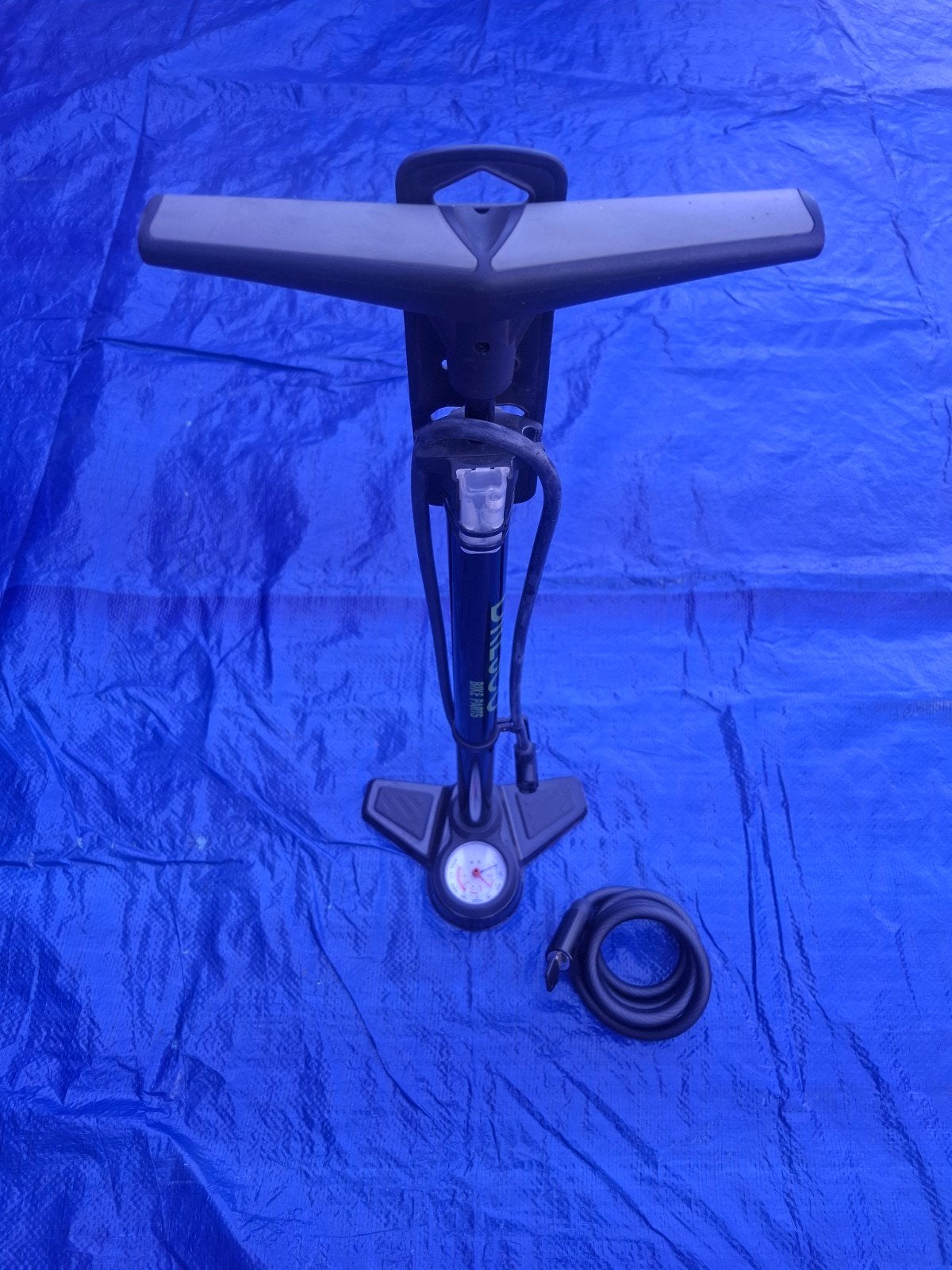Pompe verticale et cadenas pour vélo, Fietsen en Brommers, Fietsaccessoires | Fietspompen, Ophalen of Verzenden