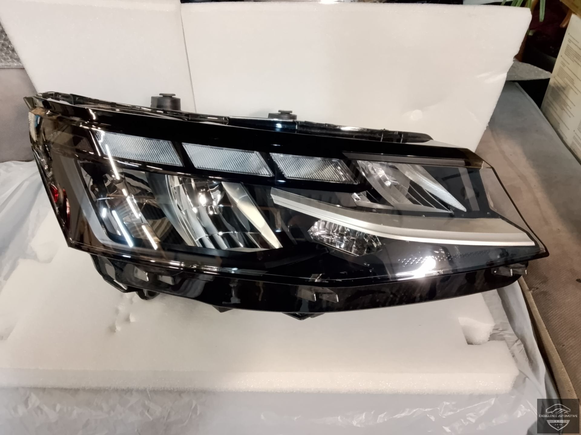 VW Multivan T7 2022+ Vol LED Koplamp Rechts 7T1941036AE, Gebruikt, Volkswagen, Volkswagen AG, Vw@volkswagen.de