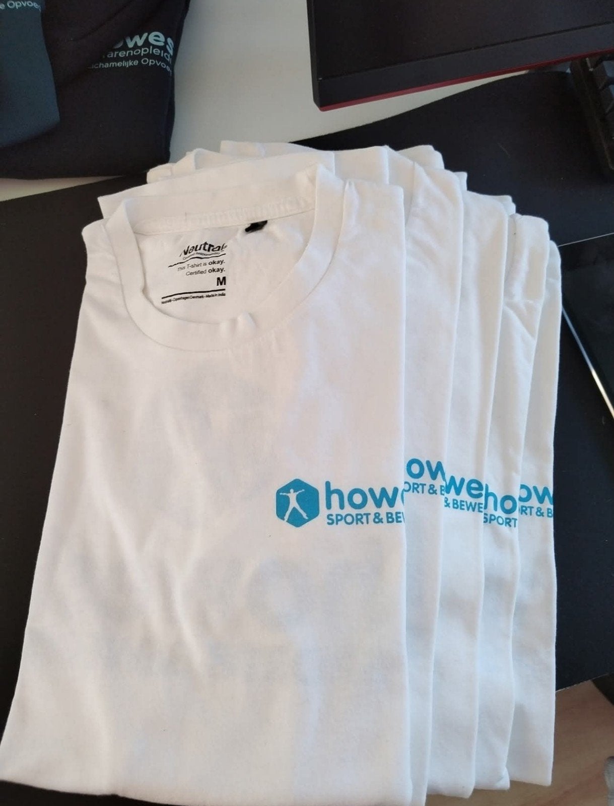 T-shirts medium en er is ook nog een grijze trui bij, Boeken, Ophalen