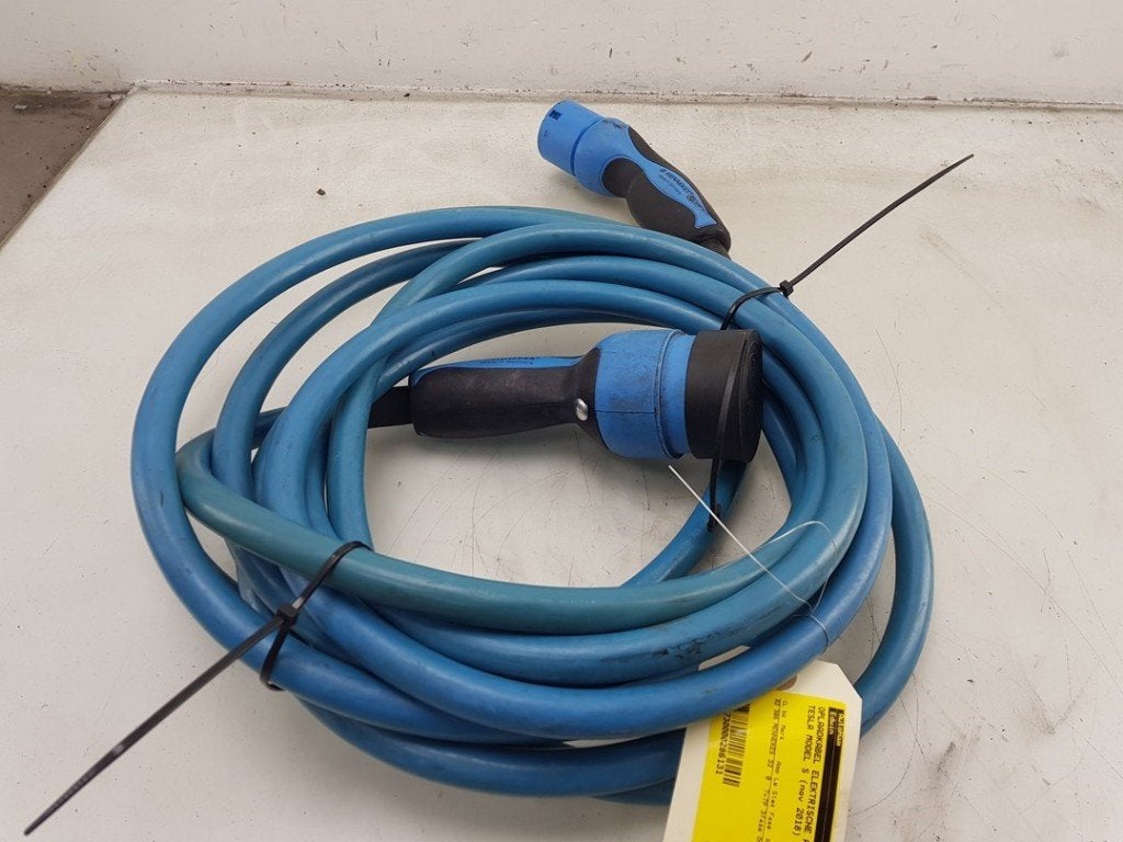 CABLE DE CHARGE Tesla Model S (01-2012/04-2026) (|1531542|), Germany_Sales@tesla.com, Utilisé, Autres marques automobiles, Ludwig-Prandtl-Straße 27 - 29
12526  Berlin, DE