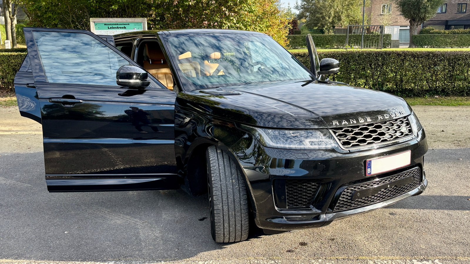 RANGE ROVER SPORT P400e HSE DYNAMIC – 404 PK – FULL OPTION, Auto's, Automaat, Zwart, Leder, Bruin