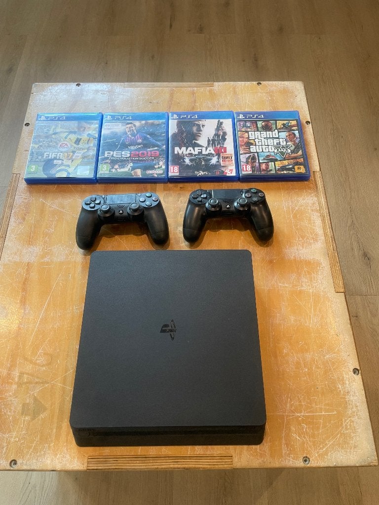 Playstation 4 + 2 consoles en 4 games, Consoles de jeu & Jeux vidéo, Jeux | Sony PlayStation 4, Enlèvement, Utilisé, Un ordinateur