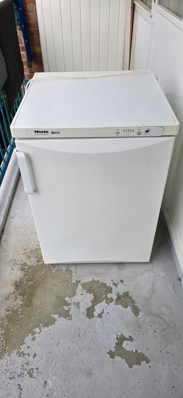 Miele tafelmodel vrieskast met 4 laden -display defect, Elektronische apparatuur, Vriezers en Diepvrieskisten, Ophalen, Vrieskast