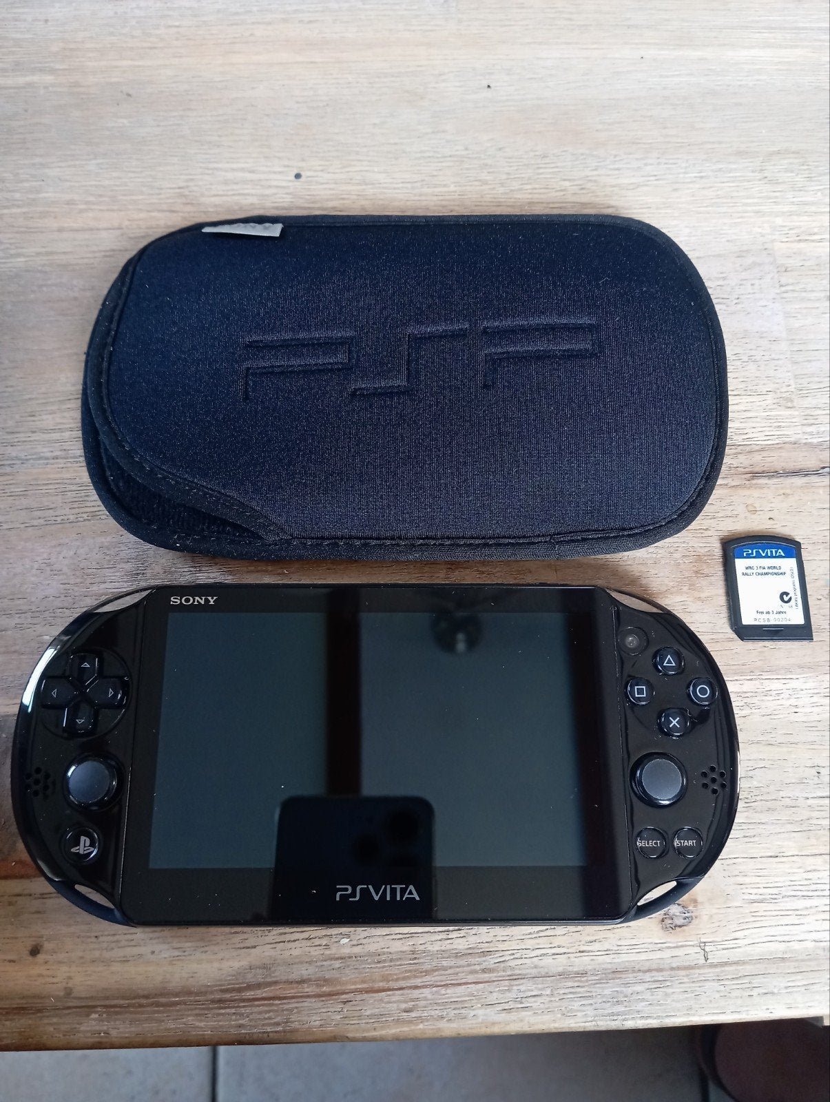 Lot PS Vita Slim (PCH-2016) + Carte 8 Go + Jeu WRC 3 + Houss, Ophalen