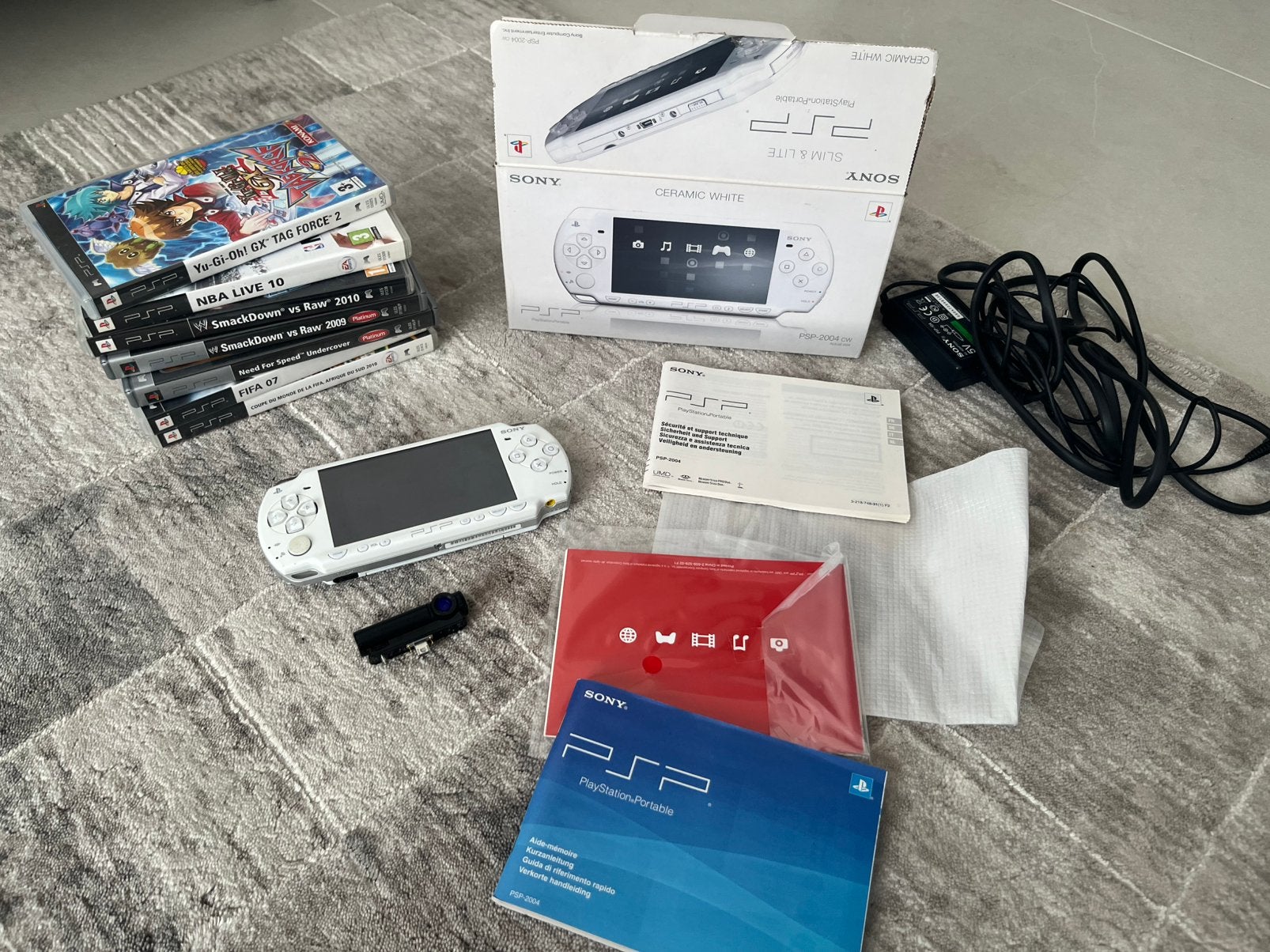 Psp slim white complete, Consoles de jeu & Jeux vidéo, Consoles de jeu | Sony PSP, Enlèvement, Comme neuf, PSP