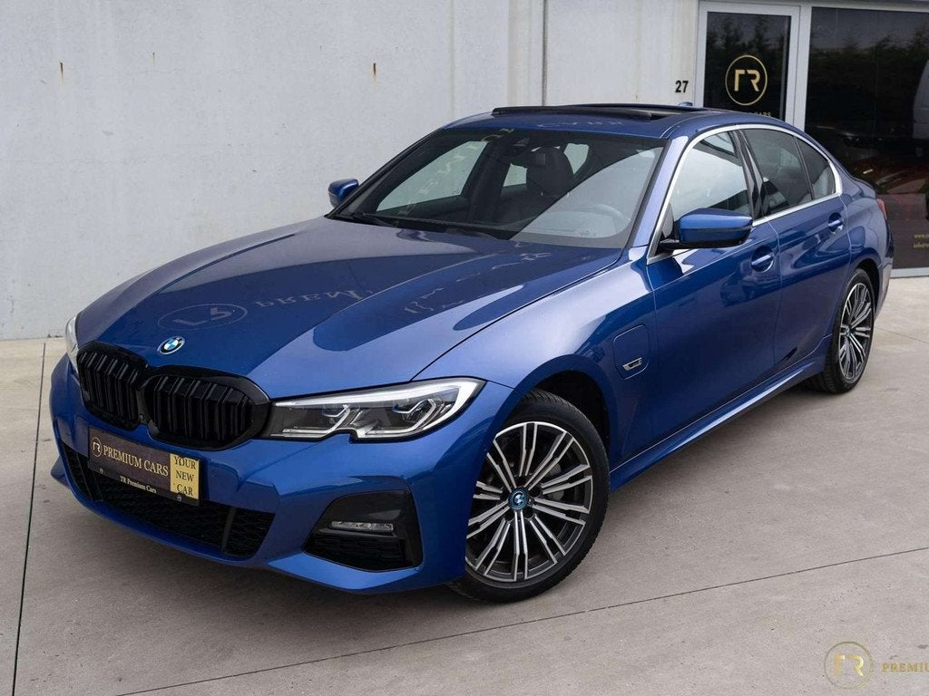BMW 3 Serie 330 e l M-Sport l xDrive l PHEV l Sunroof l 360, Auto's, Automaat, 4 cilinders, Bedrijf, Vierwielaandrijving