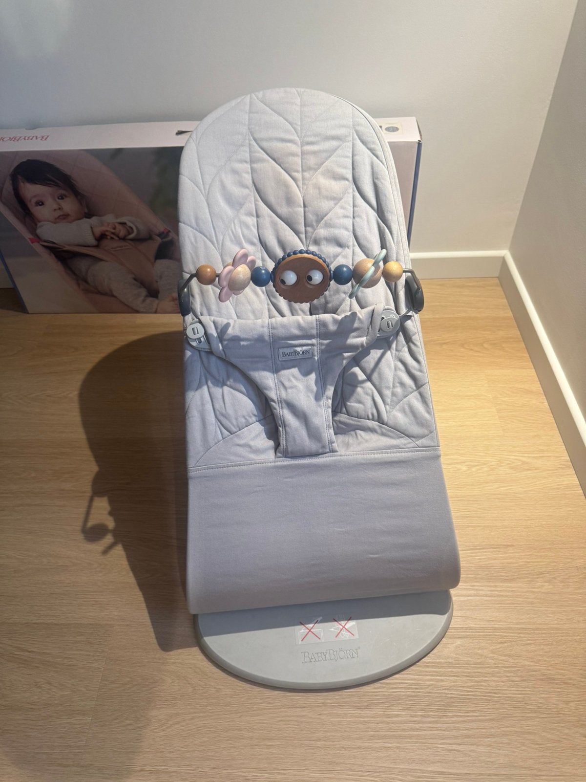 Baby bjorn wipper met speelboog en extra hoes, Kinderen en Baby's, Wipstoeltjes, Gebruikt, Wipstoel, Met gordel(s) of riempje(s)