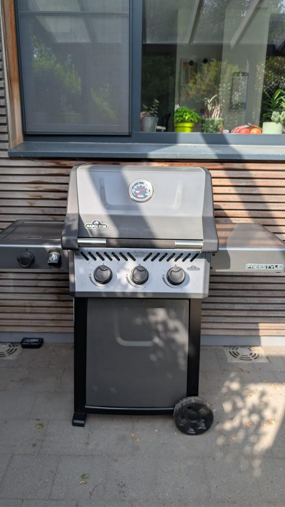 Gasbarbecue Napoleon: slechts 2 zomers gebruikt, Enlèvement, Comme neuf