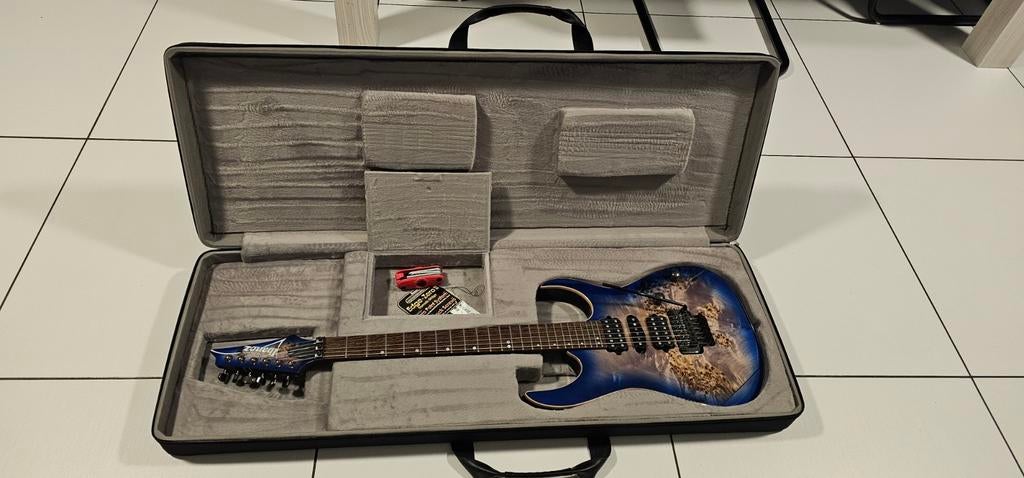 Ibanez RG1070PBZ in nieuw staat + ibanez case., Muziek en Instrumenten, Snaarinstrumenten | Gitaren | Elektrisch, Ophalen, Ibanez