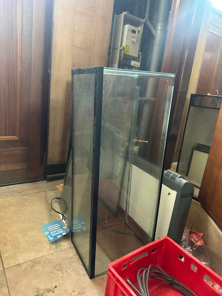 Twee aquariums, Enlèvement, Comme neuf