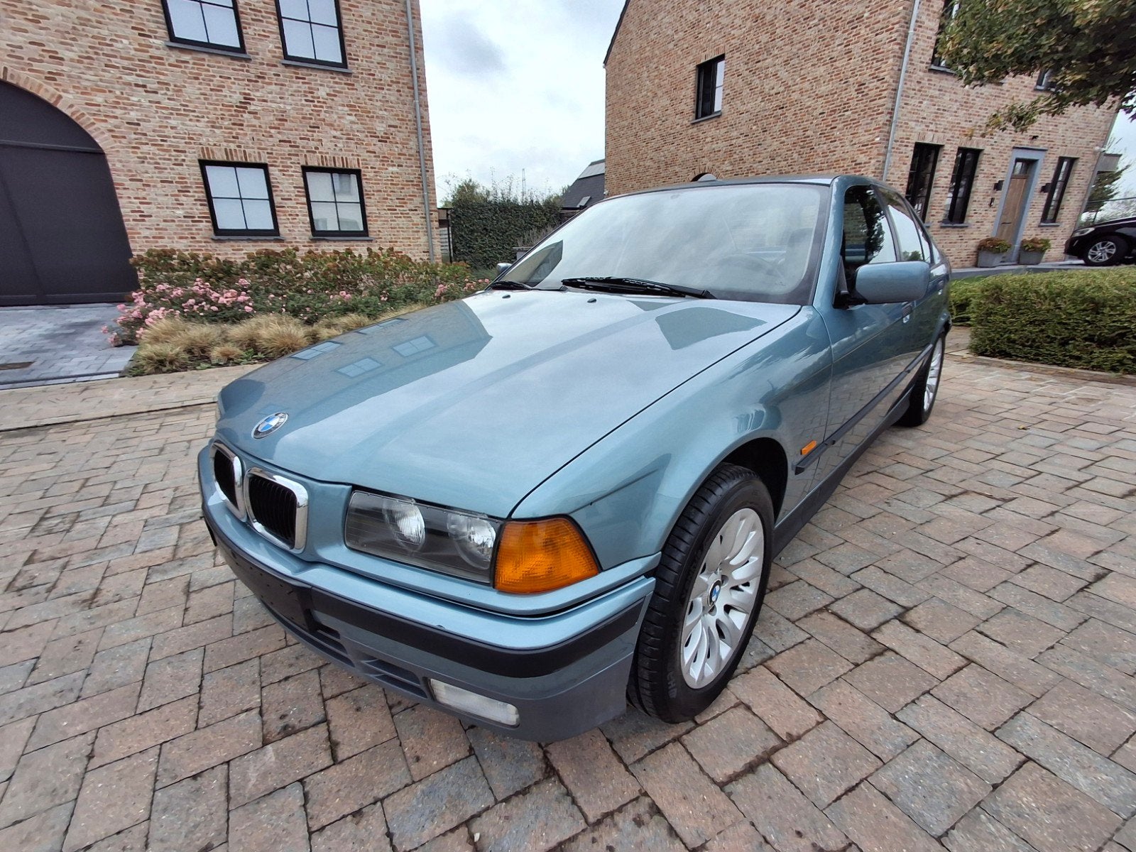 Bmw e36 318i Leder Airco liefhebbersauto, Auto's, 4 cilinders, Leder, Handgeschakeld, Particulier