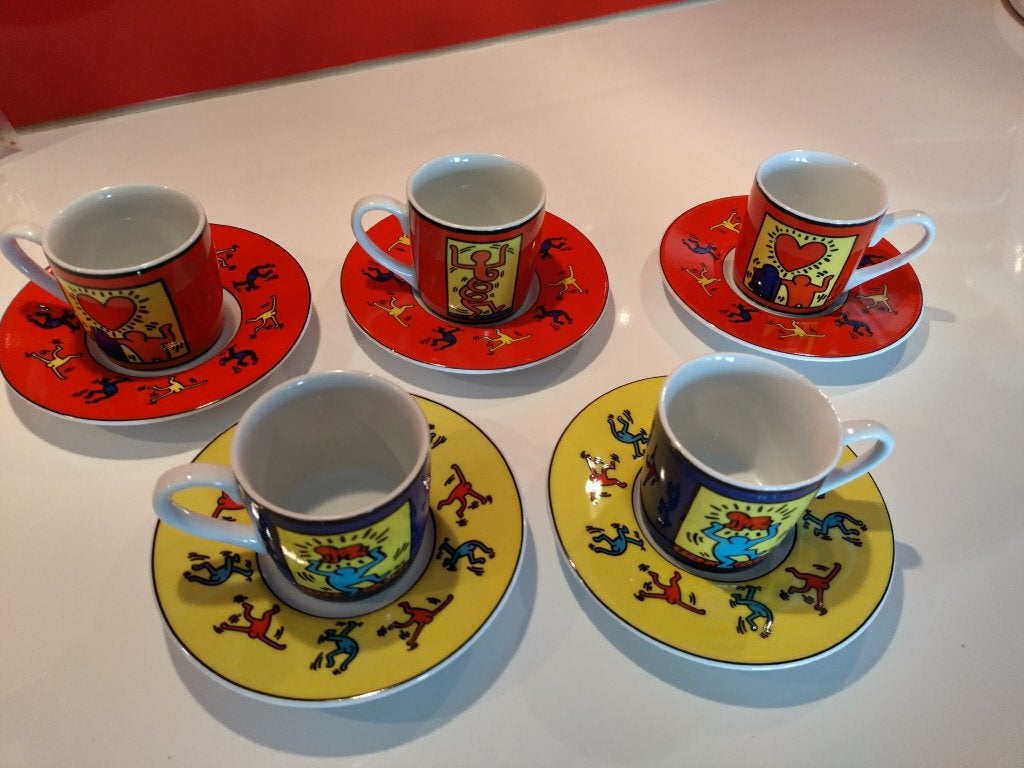 Tasses à expresso Keith Haring en porcelaine Könitz (5 sets), Neuf, Enlèvement ou Envoi, Porcelaine, Tasse(s) et/ou soucoupe(s)