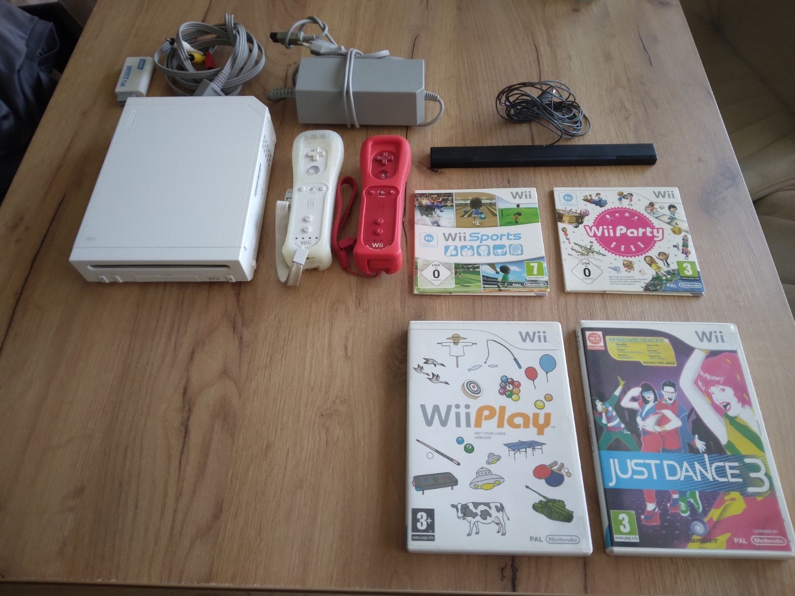 Nintendo wii met 2 controllers en 4 games + wii to Hdmi, Ophalen, Met 2 controllers