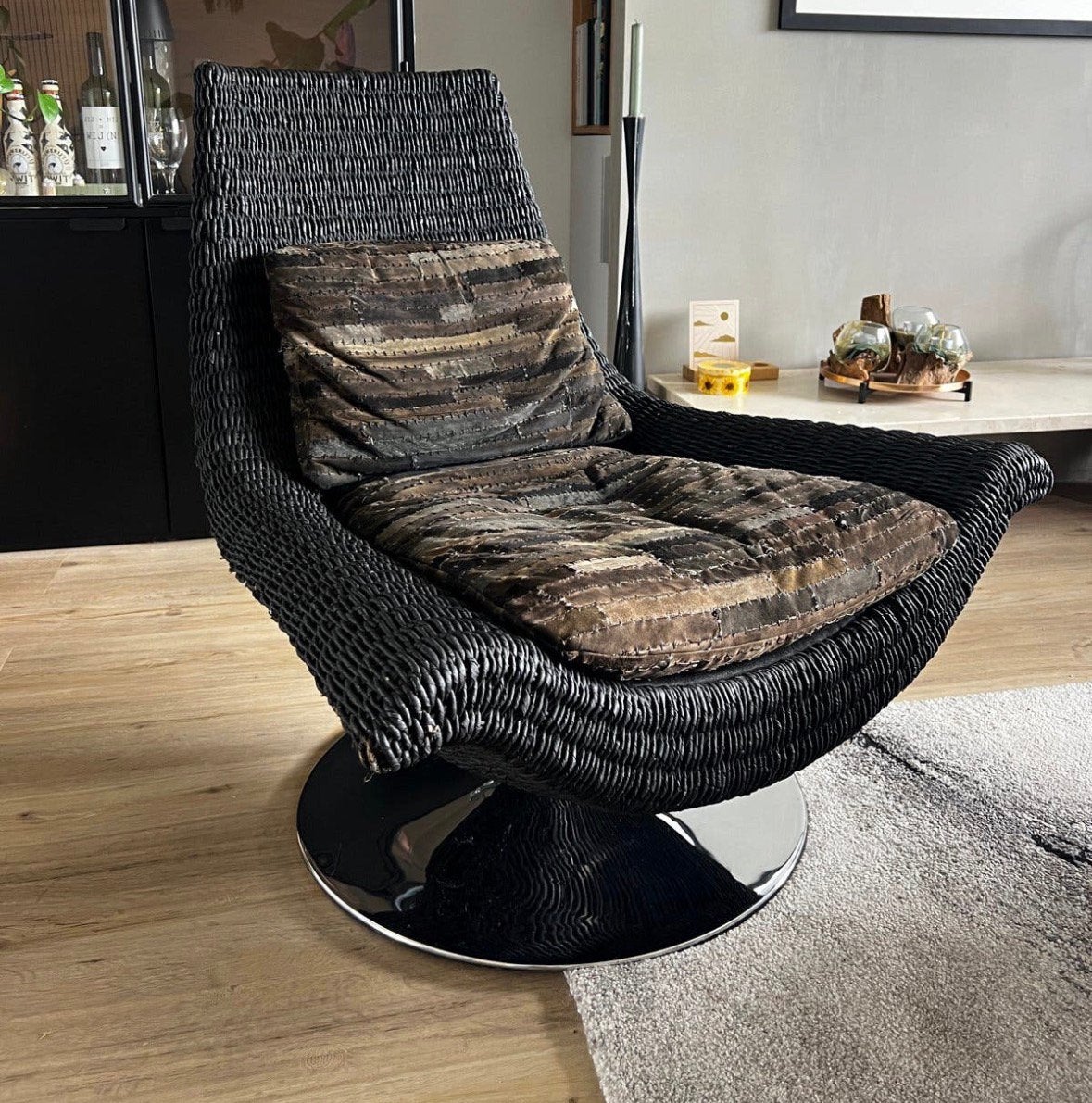 Chaise pivotante en rotin, Enlèvement, Comme neuf