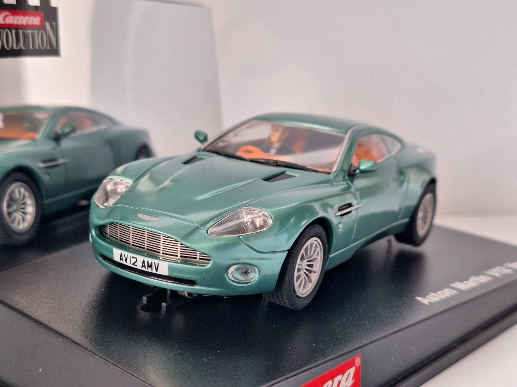 Carrera Evolution Aston Martin V12 Vanquish 25700, Racebaan, Carrera, Nieuw, Ophalen of Verzenden