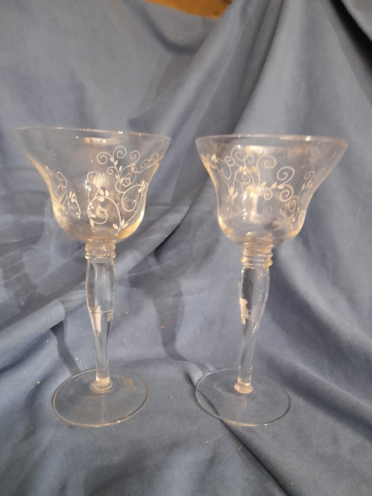 2 verres à vin, Enlèvement