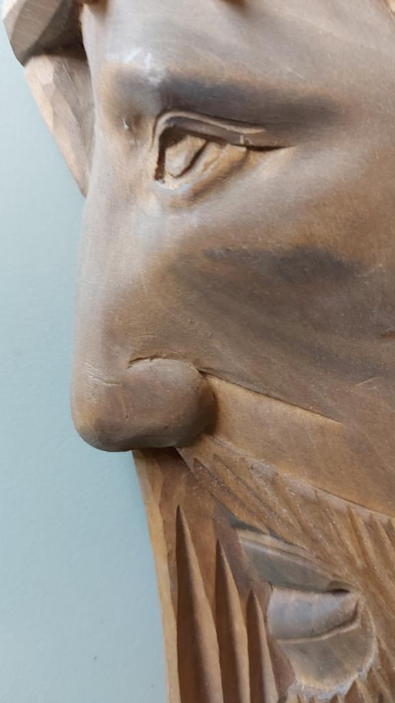 Handgesnedenhouten reliëf van christus, Ophalen