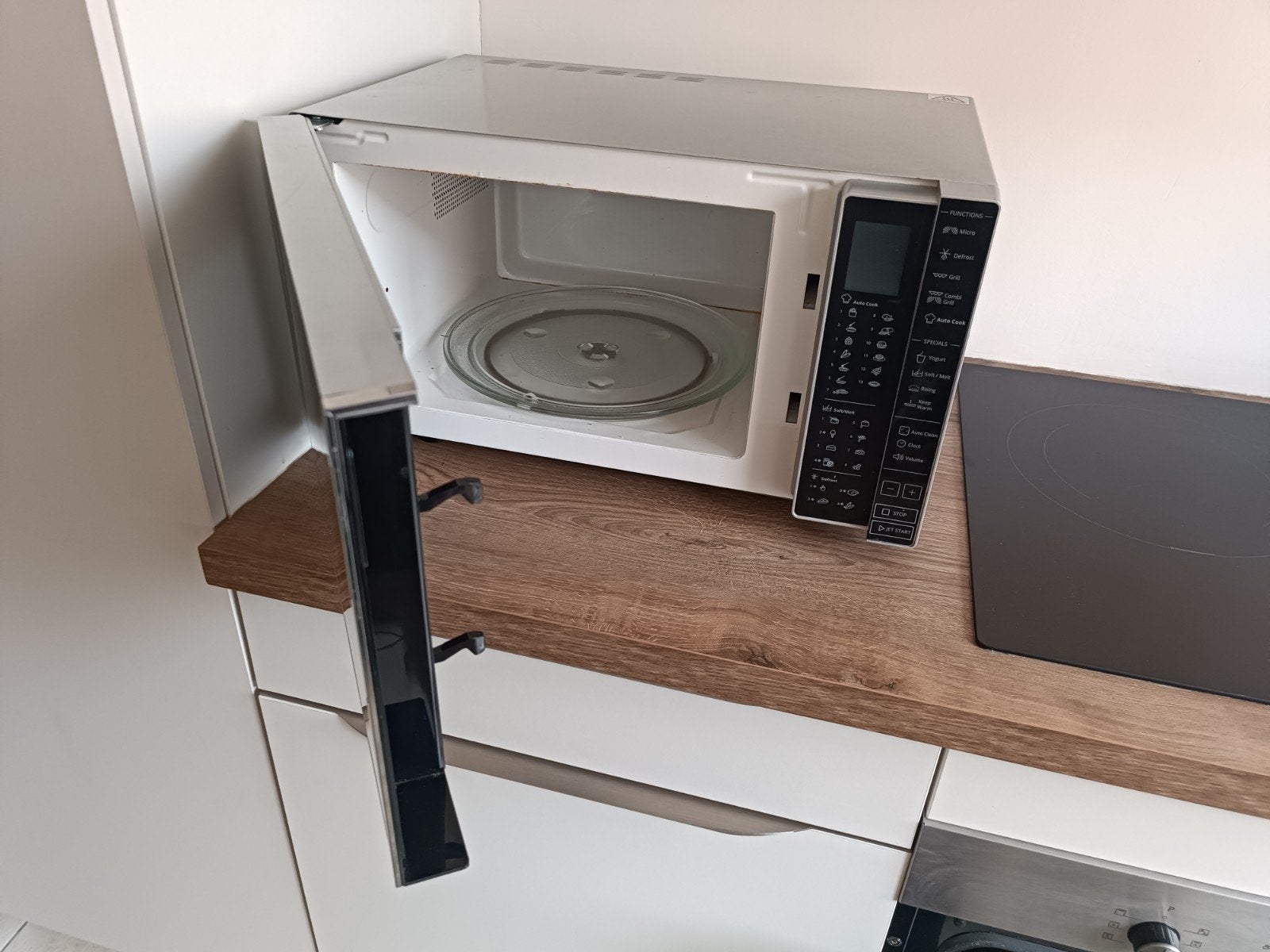 Four micro-ondes Whirlpool 1400W, Electroménager, Enlèvement, Four, Micro-ondes