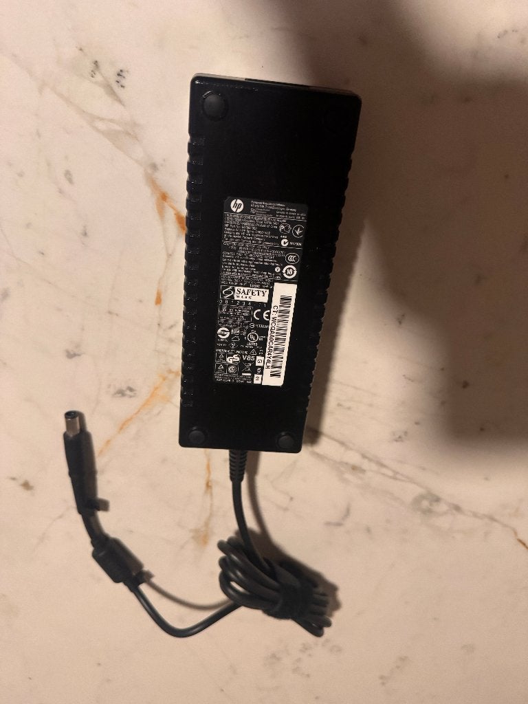 HP 135W originele laptop oplader zwarte pin, Informatique & Logiciels, Chargeurs d'ordinateur portable, Enlèvement ou Envoi, Comme neuf