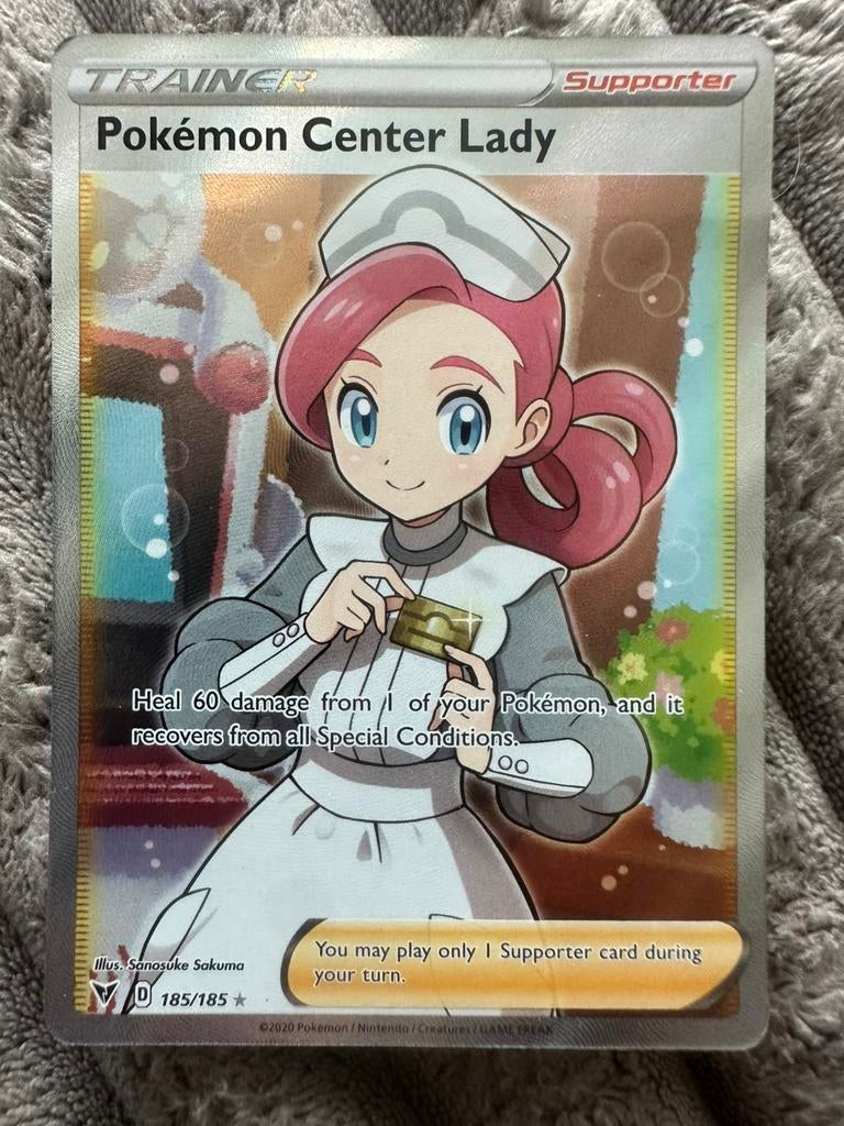 Pokémon Center Lady 185/185 Vivid Voltage, Enlèvement ou Envoi, Comme neuf, Cartes en vrac