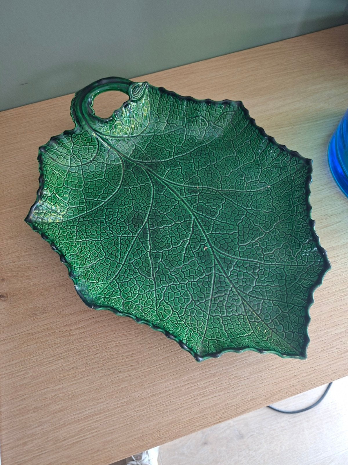 Groot gerecht in VALLAURIS-stijl „LEAF”. GOEDE CONDITIE, Ophalen of Verzenden