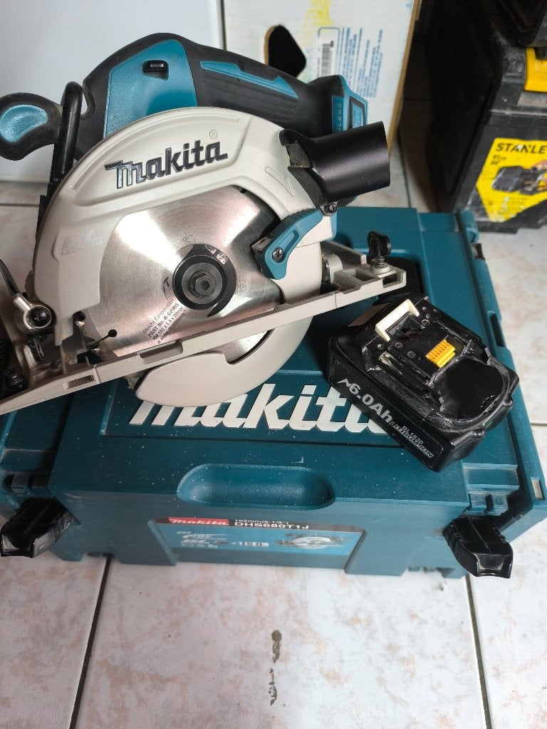Scie circulaire Makita DHS680, Enlèvement, Comme neuf, Scie circulaire, Makita
