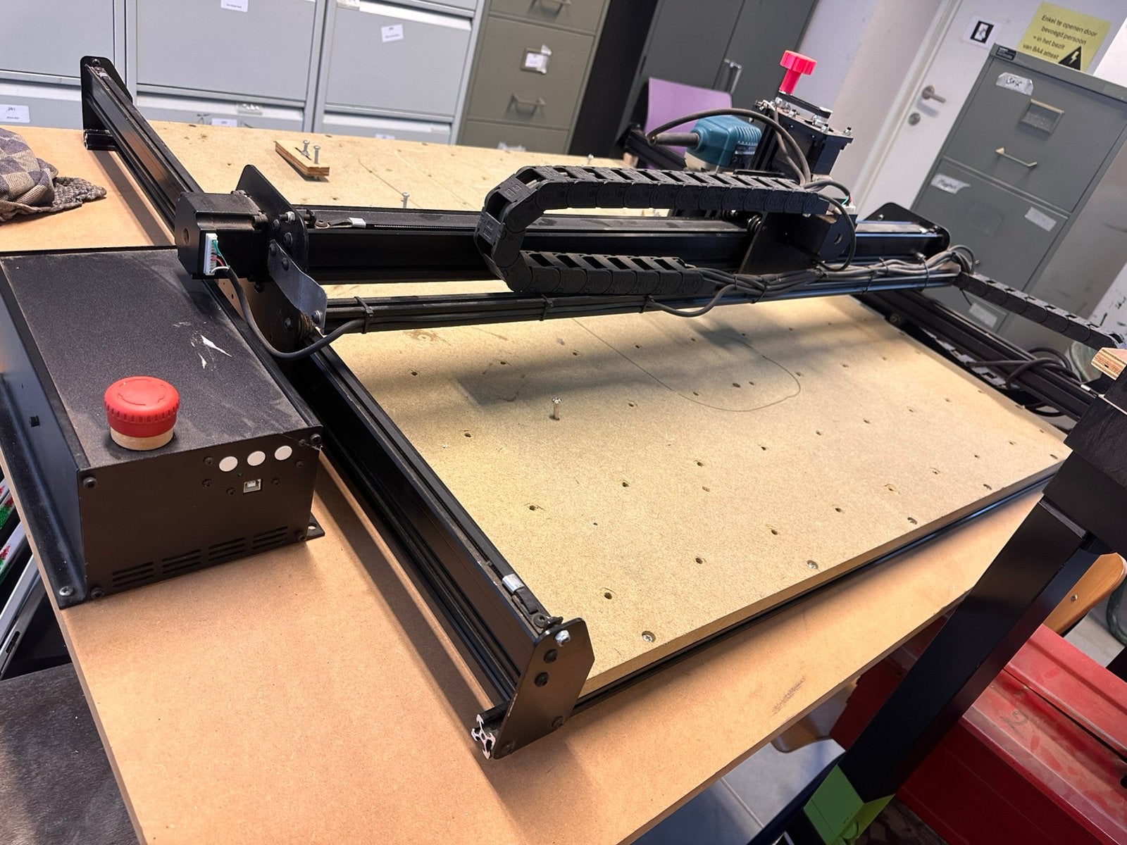 X‑Carve CNC (Inventables) + Makita spinde, Ophalen, Zo goed als nieuw, Elektrisch, Bovenfrees