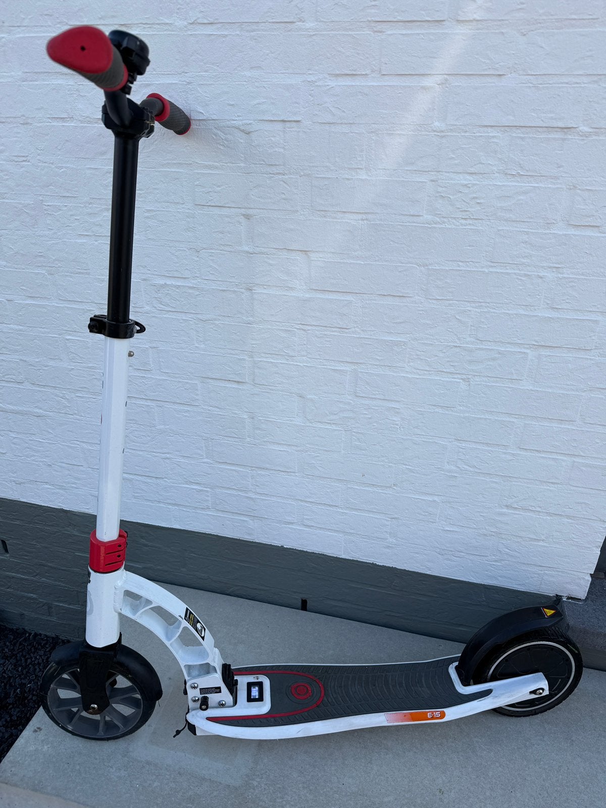 Elektrische kinderstep Globber met gaspedaal, Fietsen en Brommers, Ophalen, Gebruikt, Elektrische step (E-scooter)