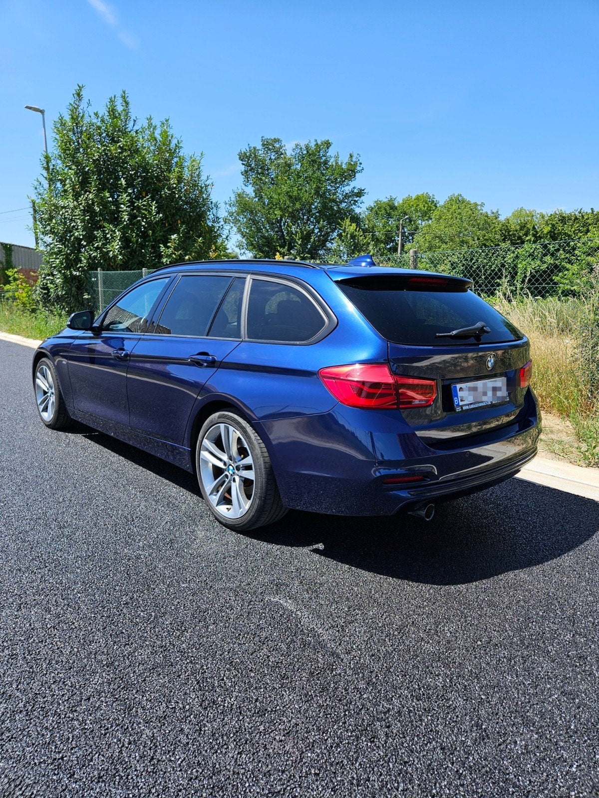 BMW 318d - 86.000km - 2017 - Keuring voor verkoop in orde!, Autos, Cuir, Achat, Boîte manuelle, Noir