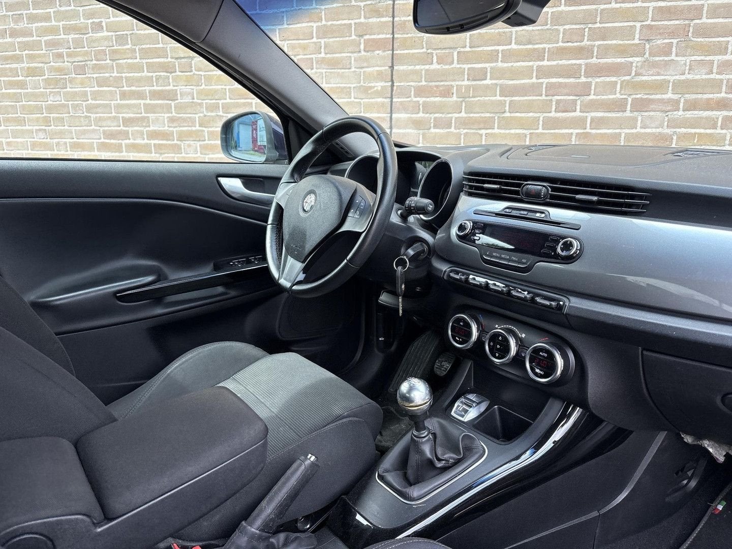 Alfa Romeo Giulietta 1.4 T Distinctive, Blauw, Bedrijf, Start-stop-systeem, Giulietta
