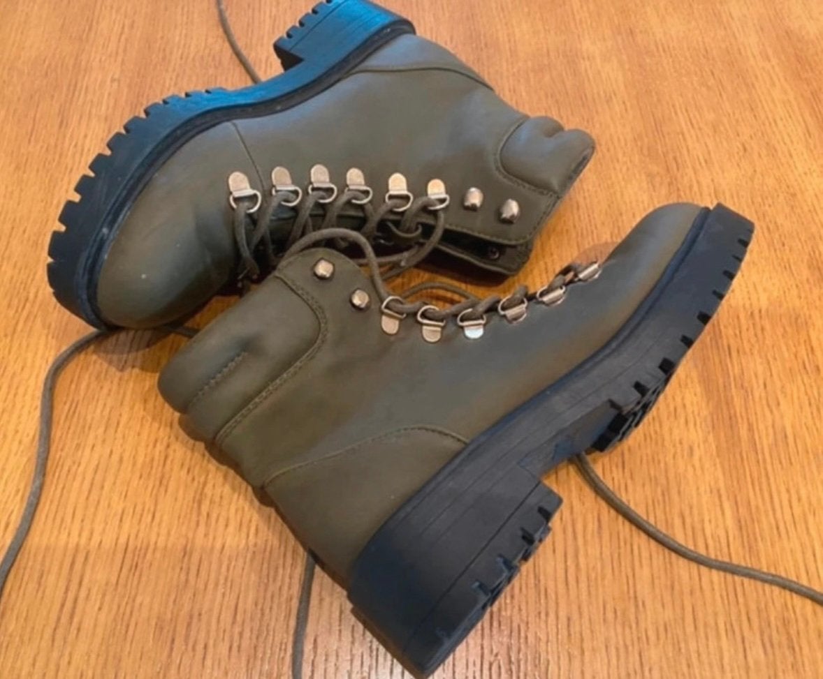 Bottines a lacets kaki pointure 37, Vêtements | Femmes, Enlèvement ou Envoi, Comme neuf, Boots et Botinnes