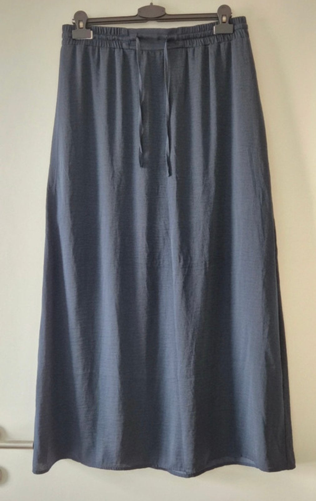 Lange rok donkerblauw Vila maat L, Kleding | Dames, Rokken, Blauw, Maat 42/44 (L), Ophalen of Verzenden, Zo goed als nieuw