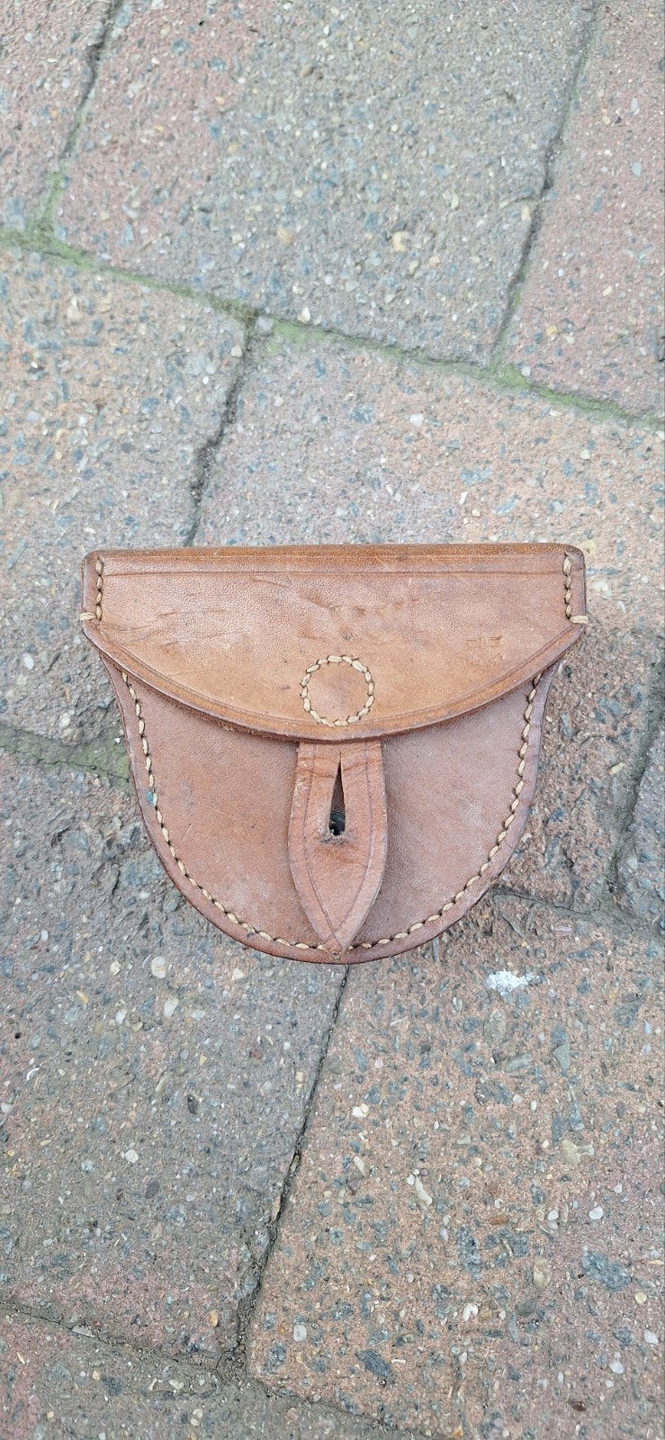Pouch allemand cuir, Enlèvement