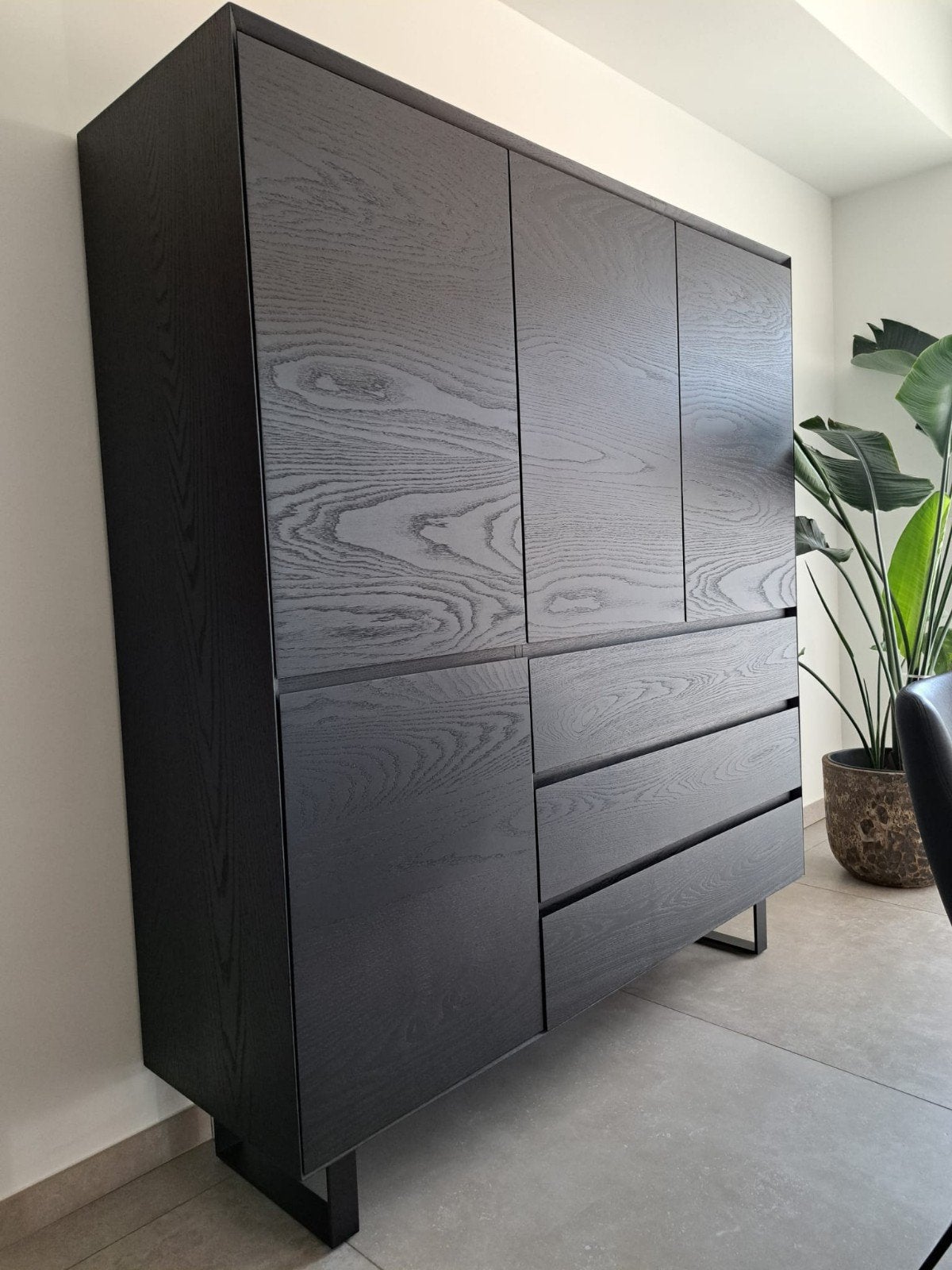 Dressoir met 4 deuren en 3 laden Zwart eikenfineer | Juntoo, Huis en Inrichting, Ophalen, Eikenhout