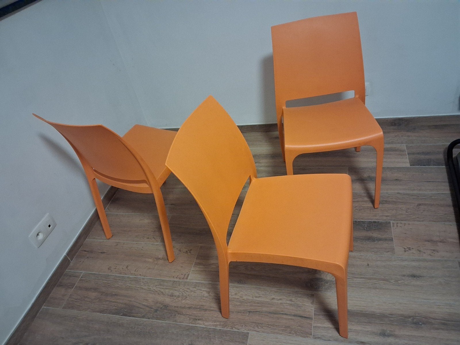 4 chaises design orange, Maison & Meubles, Chaises, Enlèvement