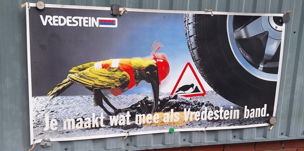 Reclame banner van Vredestein banden., Verzamelen, Ophalen of Verzenden, Gebruikt, Reclamebord