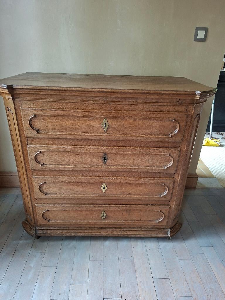 Antieke kloostercommode van trappistinnen in Brecht., Antiek en Kunst, Antiek | Meubels | Kasten, Ophalen