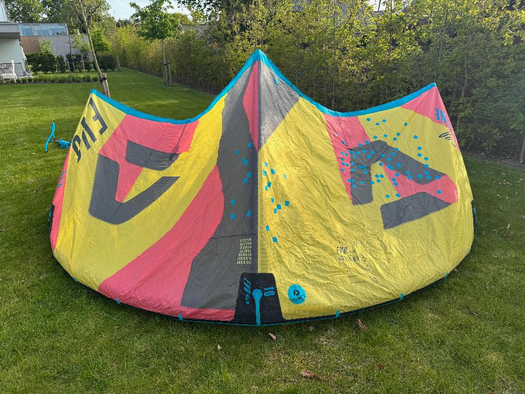 Duotone Evo SLS 10m 2023 – goede staat, geen herstellingen, Watersport en Boten, Ophalen, 10 m², Geen board, Zo goed als nieuw